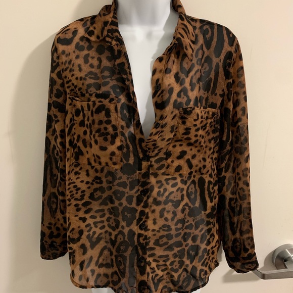 FOREVER21 Button up top - Picture 2 of 7